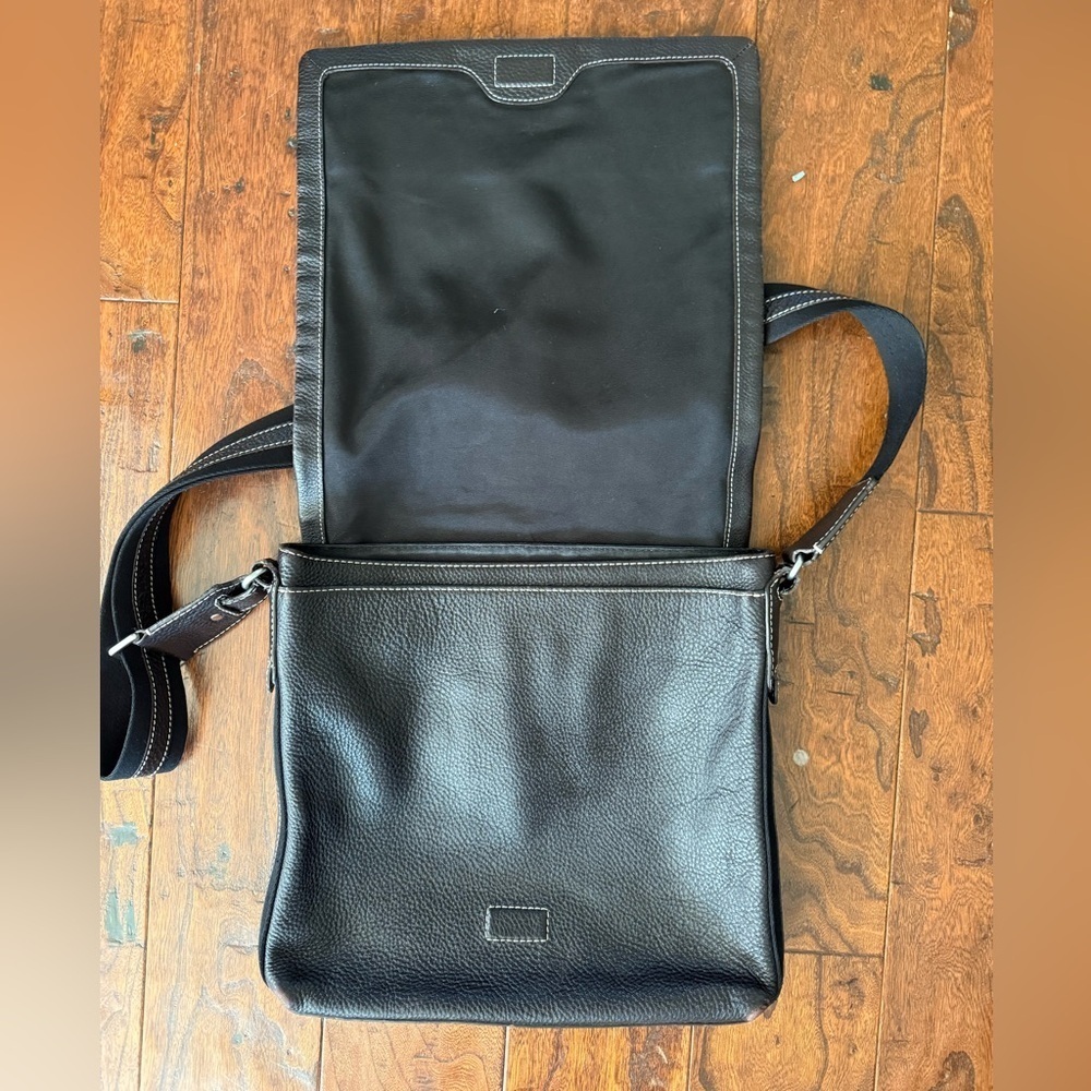 Levenger Bomber Jacket Leather Laptop Messenger Bag Pebble Brown Euc — image 3 of 8